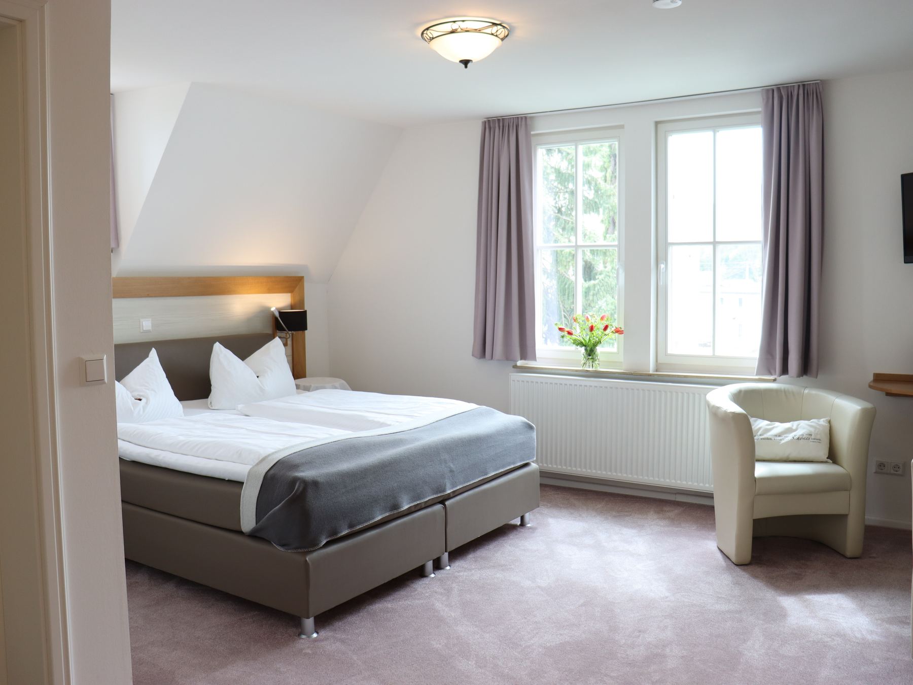 Doppelzimmer mit Burgblick – Unsere Stadtvilla Hechingen